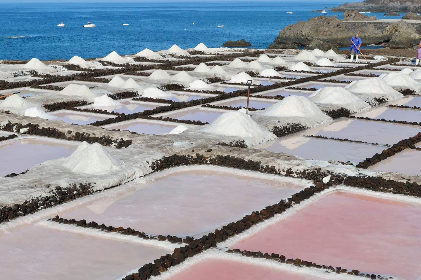 Salinas de Fuencaliente, casi seis décadas preservando la producción artesanal de sal marina en La Palma
