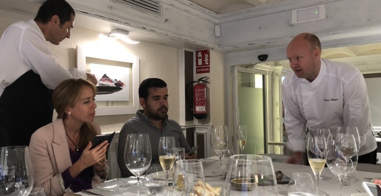 2 - 2017-11-07 14.20.45 - EL CHEF DANNY NIELSEN PRESENTANDO EL TARTAR DE ARENQUES